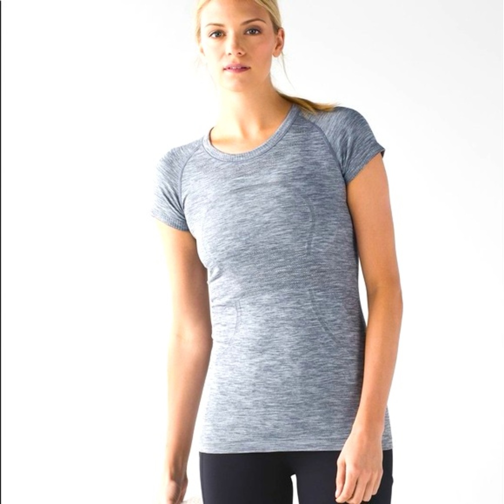 Lululemon light gray short sleeve swiftly tech top in a size 2